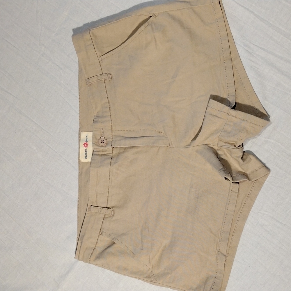 𝅺WISHFUL PARK SZ 11 KHAKI SHORTS
